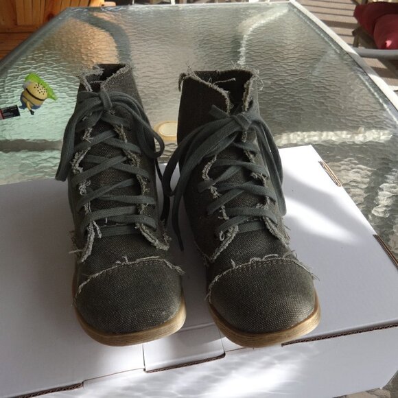 Steve Madden Grunge Distressed Ankle Short Boots , Green  canvas Size 6m. - Picture 1 of 8